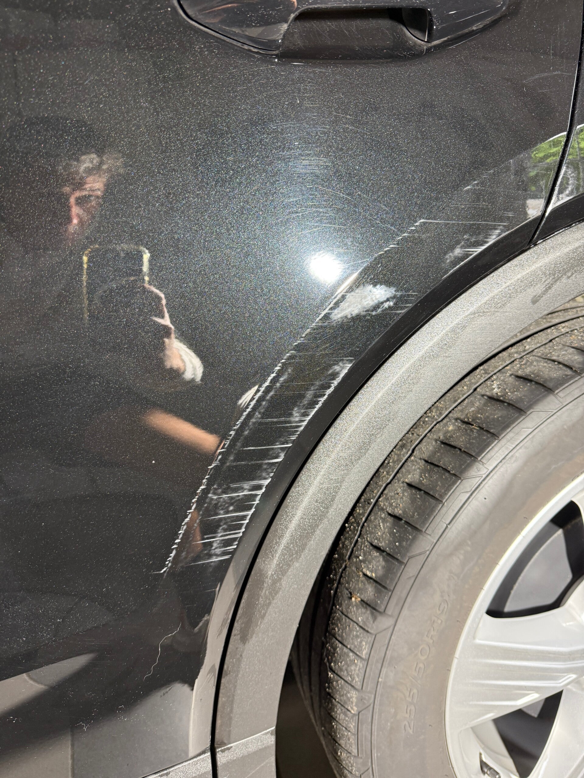 kras herstel en steenslag verwijdering van een zwarte audi 