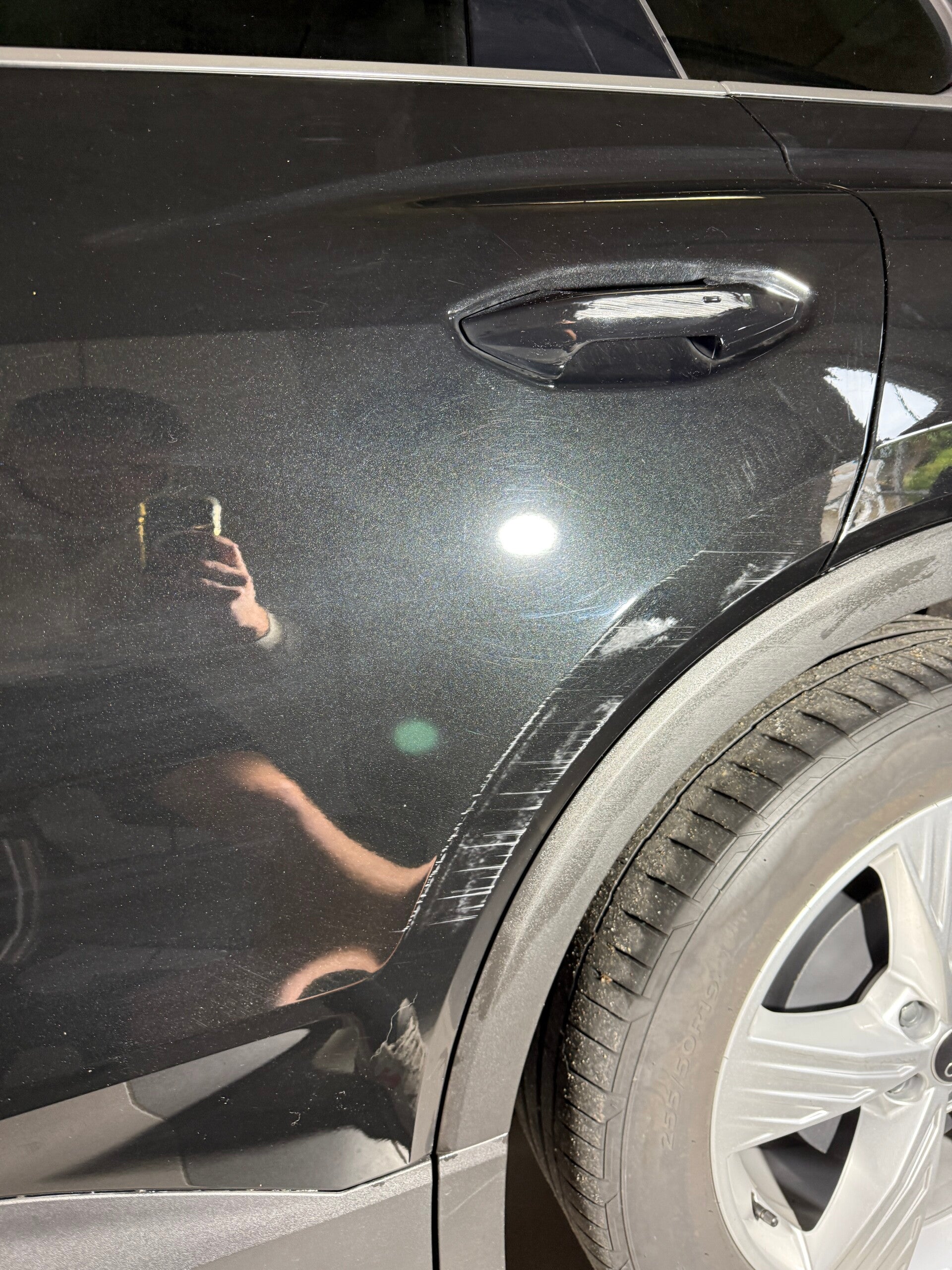 verwijderen krassen op een zwarte audi