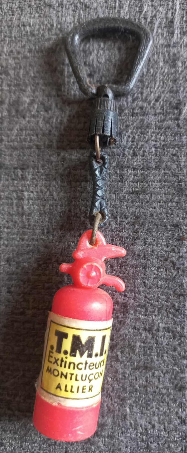 ANCIEN PORTE CLE EXTINCTEUR TMI