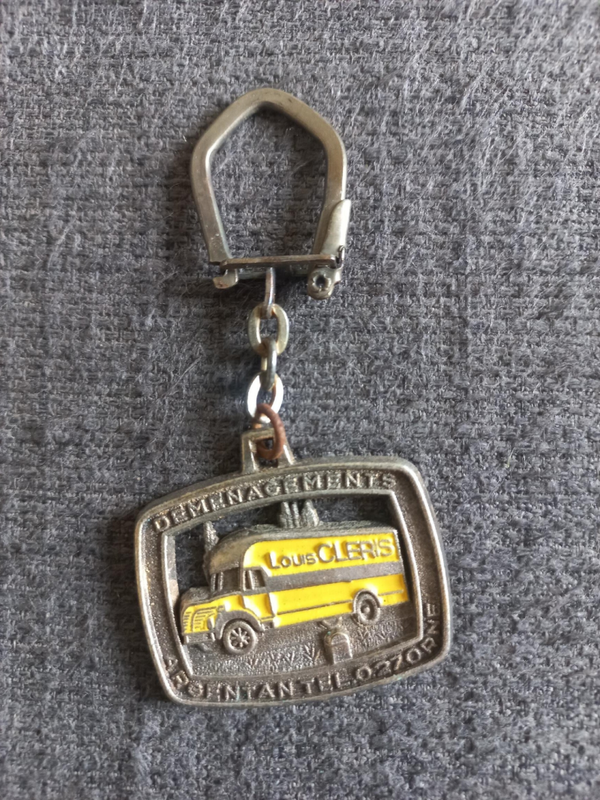 ANCIEN PORTE CLES "DEMENAGEMENTS LOUIS CLERIS"