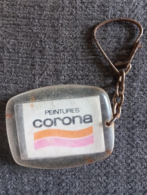ANCIEN PORTE CLE PEINTURE CORONA