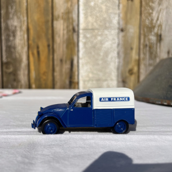 2 CV DE COLLECTION FOURGONETTE- 1952 - AIR FRANCE