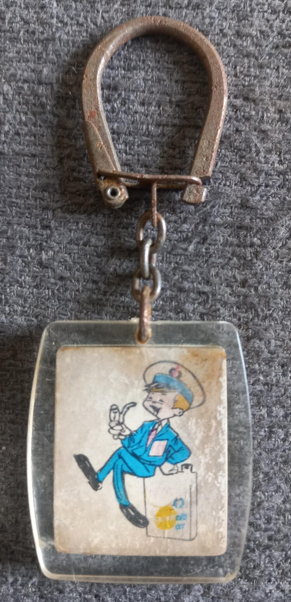 ANCIEN PORTE CLE POMPISTE TOTAL