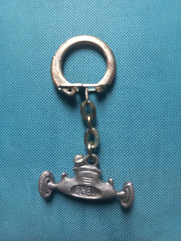 ANCIEN PORTE CLES SHELL