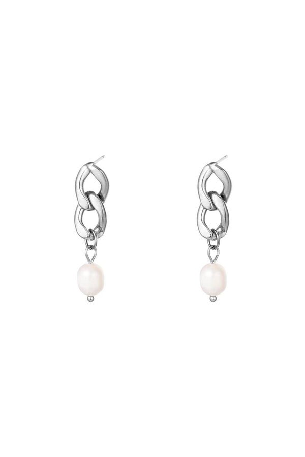 Elegant pearl earrings