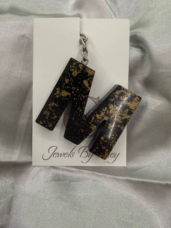 Alfabet letter M - kleur zwart met bladgoud