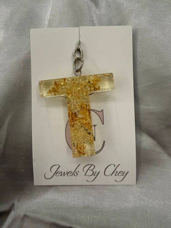 Alfabet letter T - gele bloemen en bladgoud