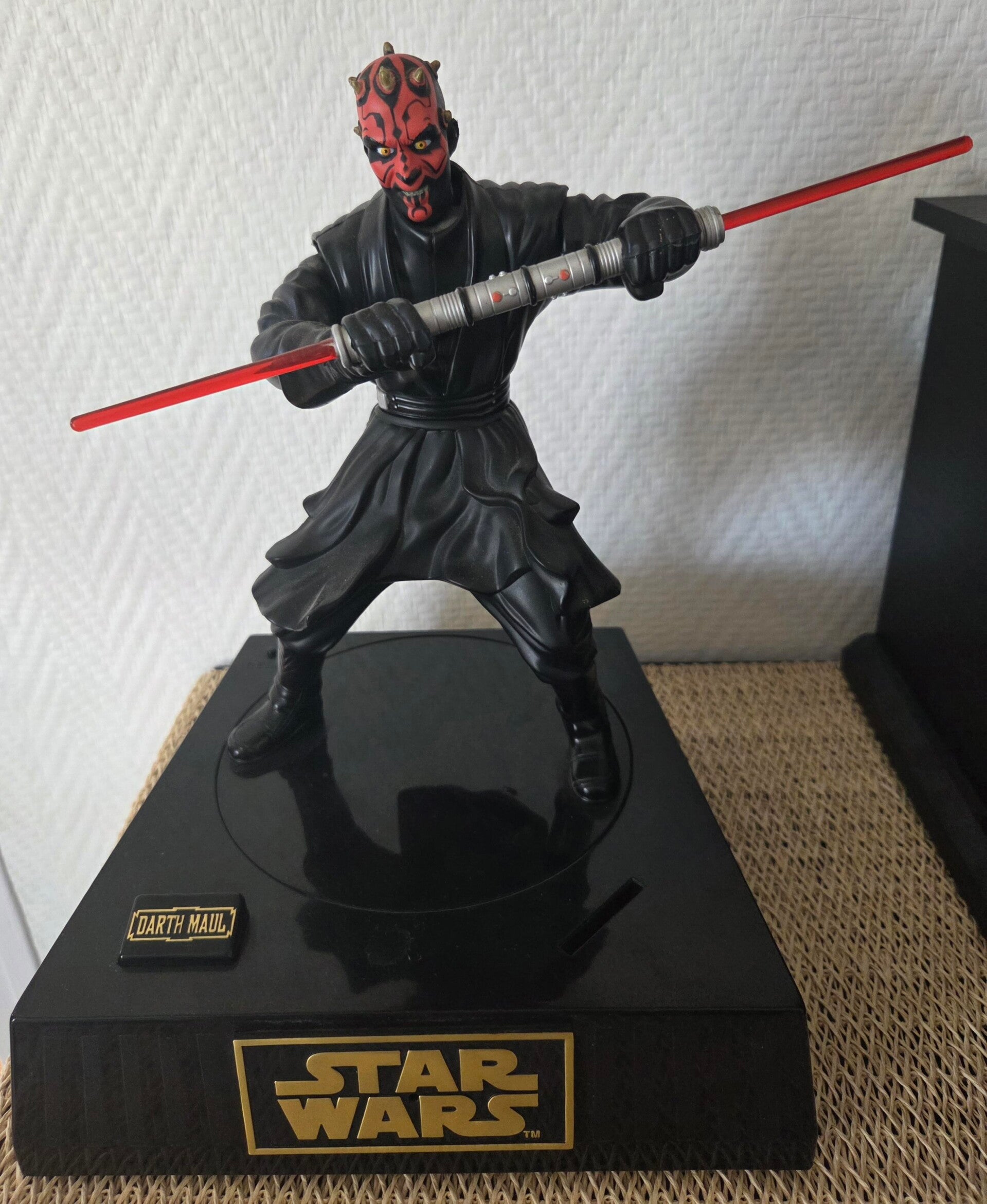 Darth Maul – Figurine Décorative sur Socle – Star Wars Épisode I – La Menace Fantôme