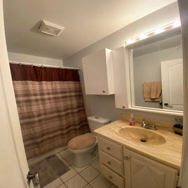 bathroom-before2-standard-3k6hr1.jpg