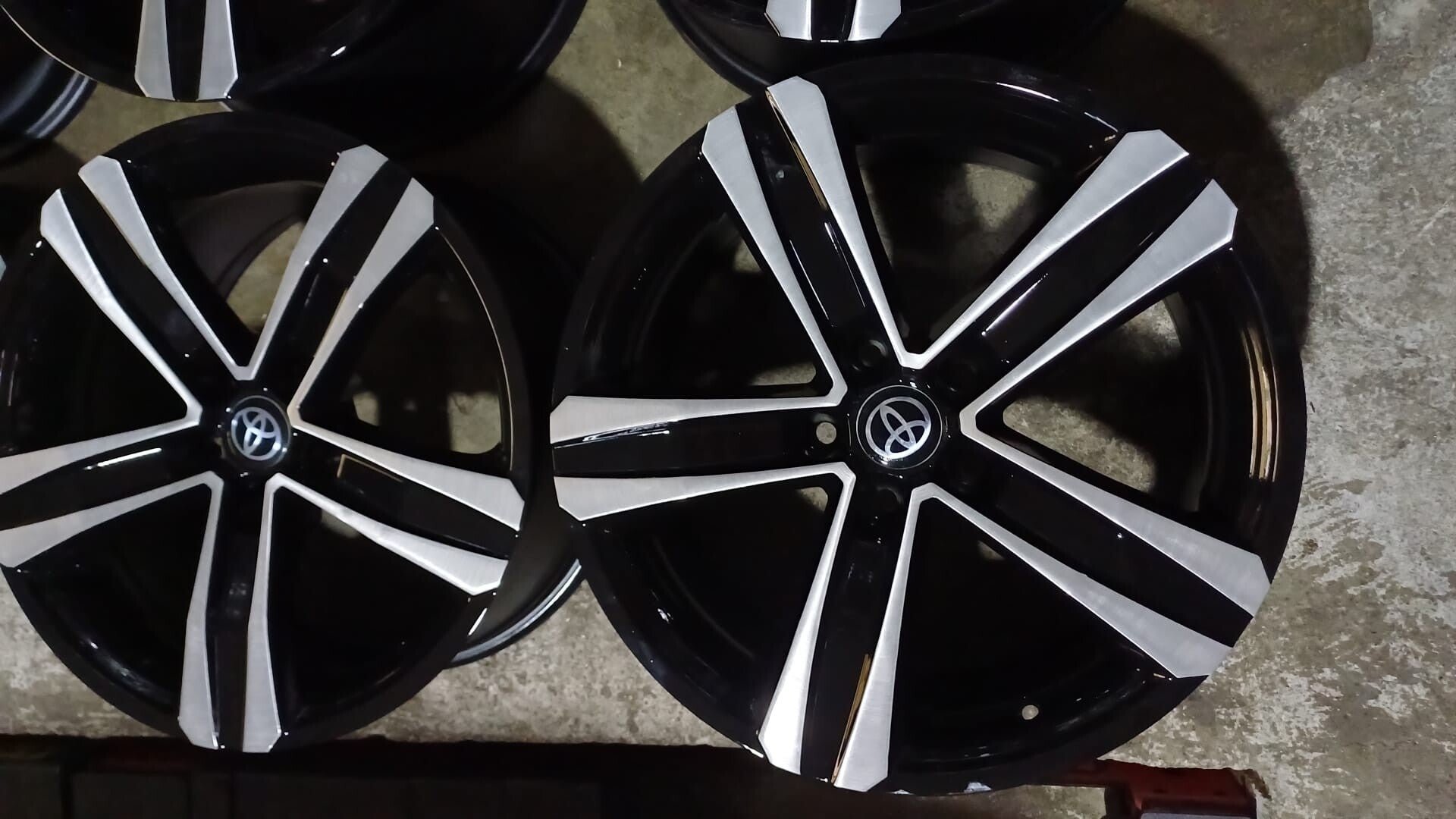 cerchi toyota rav raggio 18 non originale