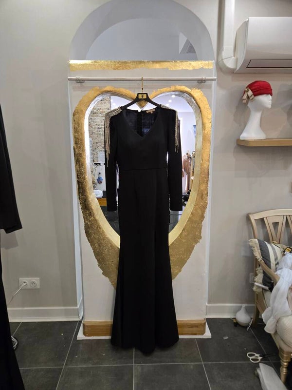 ROBE DE SOIREE EN MAILLE EPAISSE AVEC EPAULETTES EN STRASS