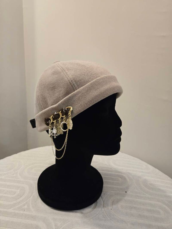 CAP EN FEUTRINE TAUPE