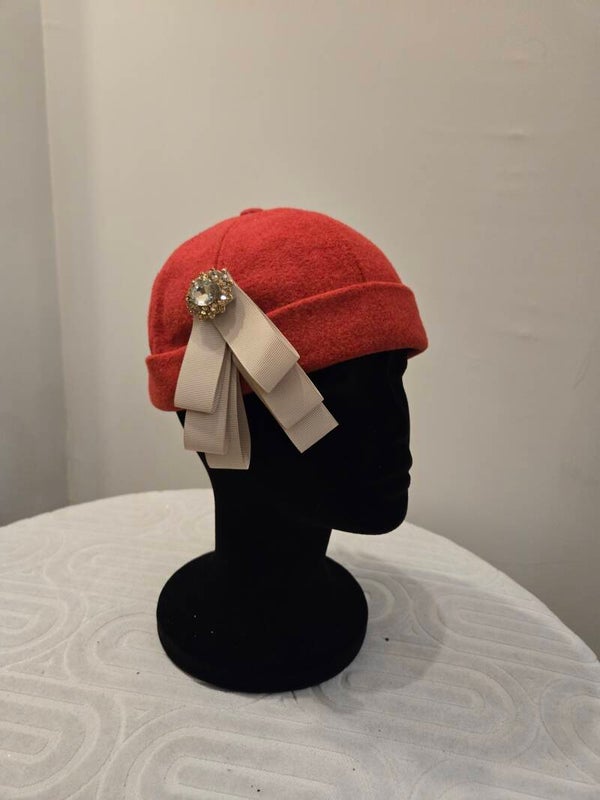 CAP EN FEUTRINE ROUGE