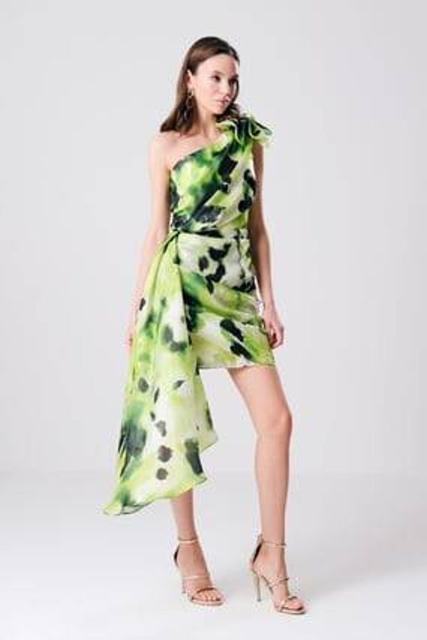 ROBE DE SOIREE EN SATIN IMPRIME AVEC TRAINE LATERALE