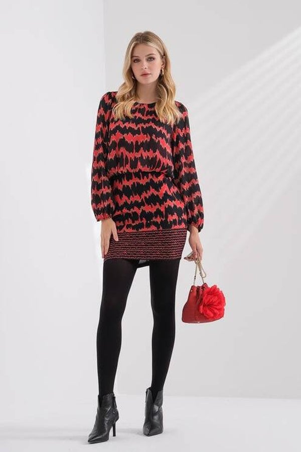 ROBE IMPRIME NOIR ET ROUGE EN SATIN