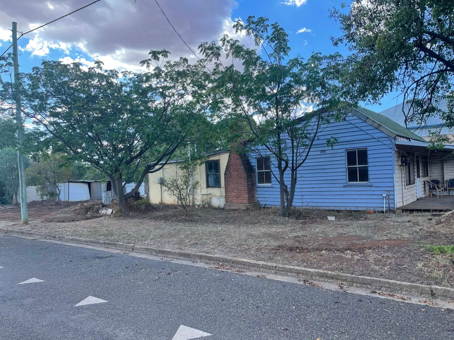 TRUNDLE Old Style 2brm House, 670m2 Block for only SOLD