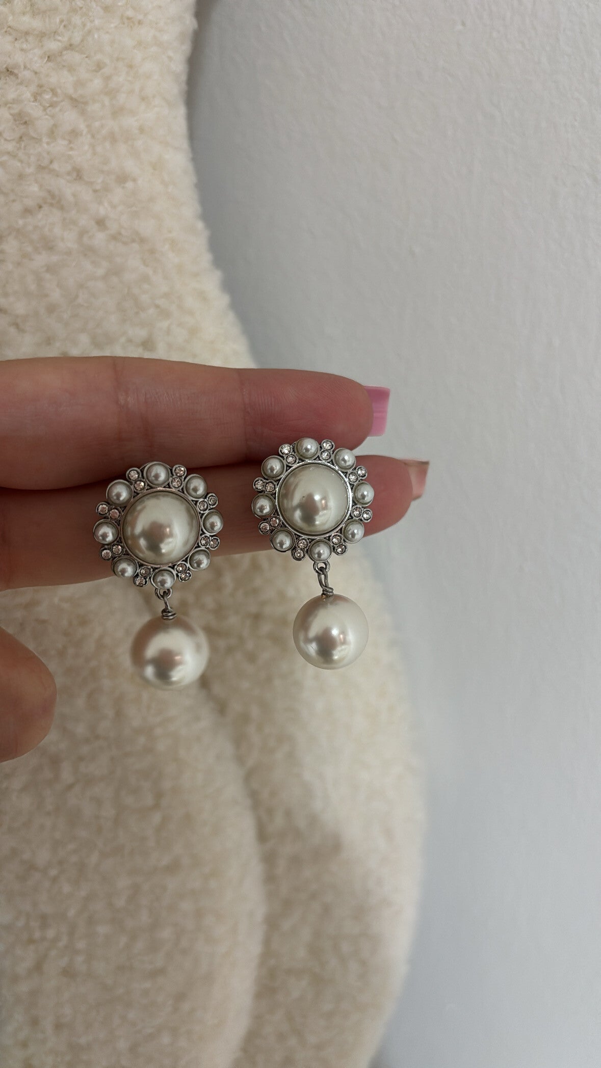 Orecchini stile vintage con perla pendente