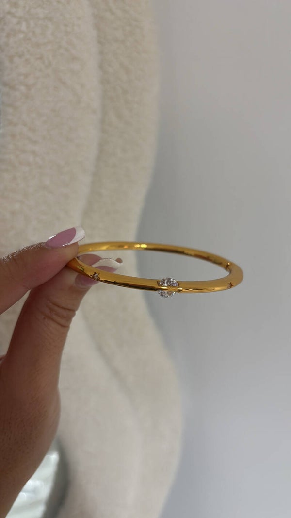 Bracciale con diamante incastonato