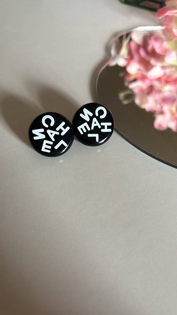 Orecchini a bottone logo cc