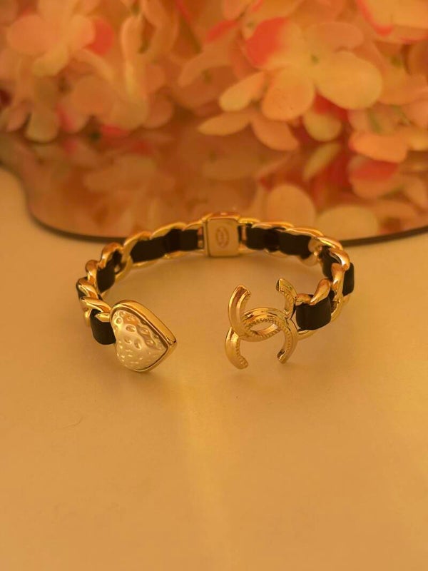 Bracciale regolabile inserti in pelle cc