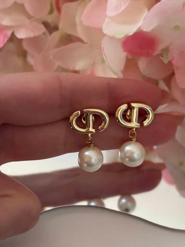 Orecchini con perle in resina cd