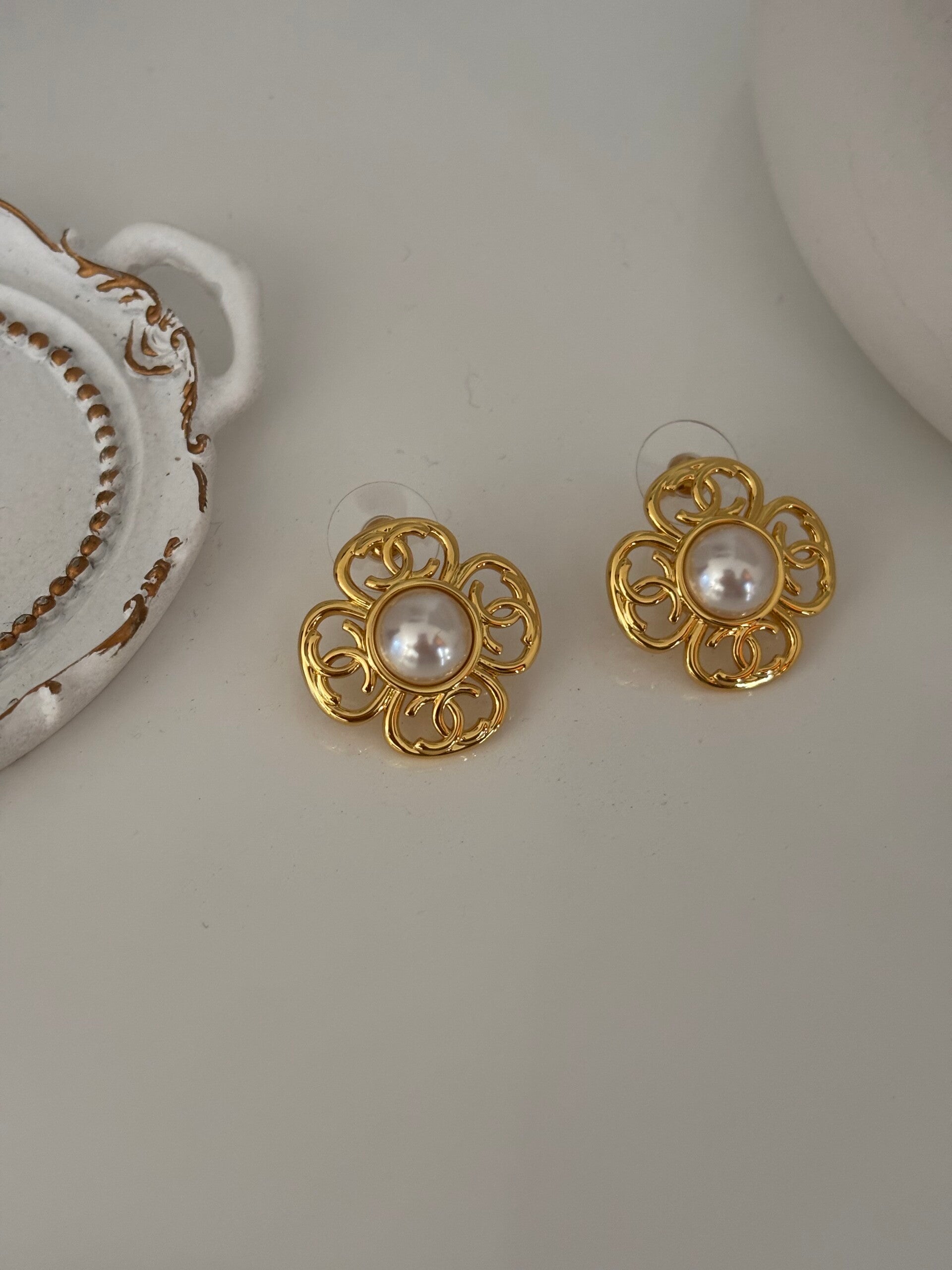 Orecchini vintage cc fiore perla