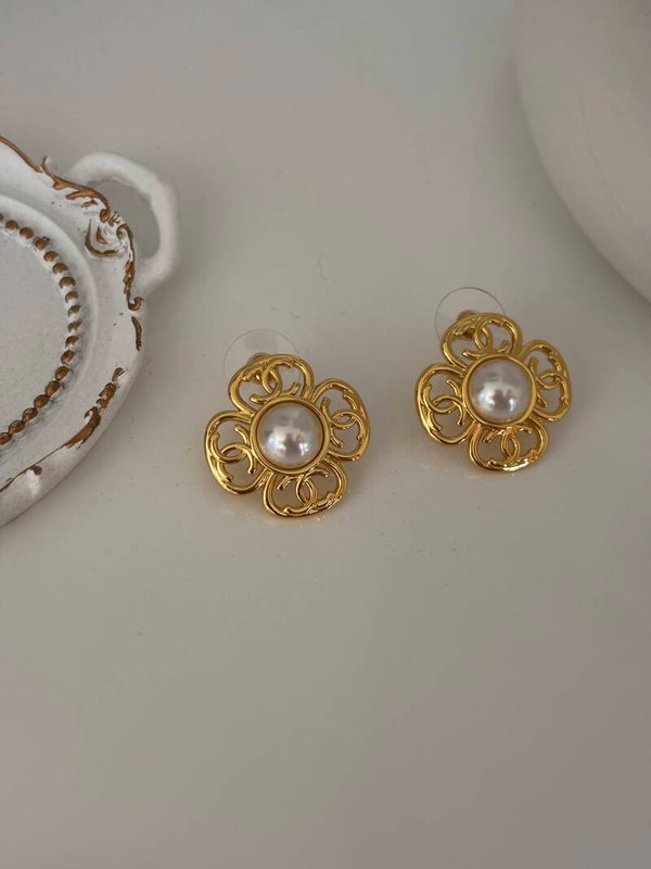 Orecchini vintage cc fiore perla