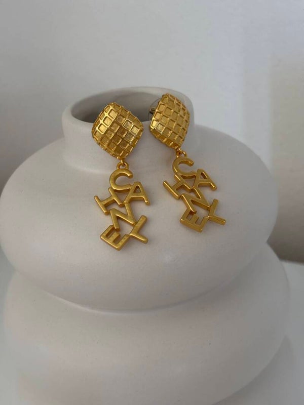 Orecchini vintage pendenti con scritta cc
