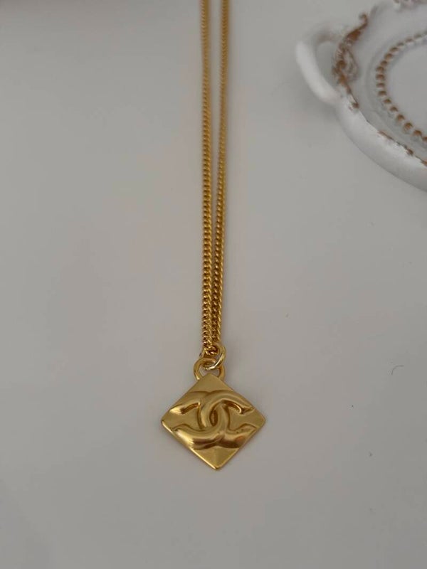 Collana vintage triangolo cc