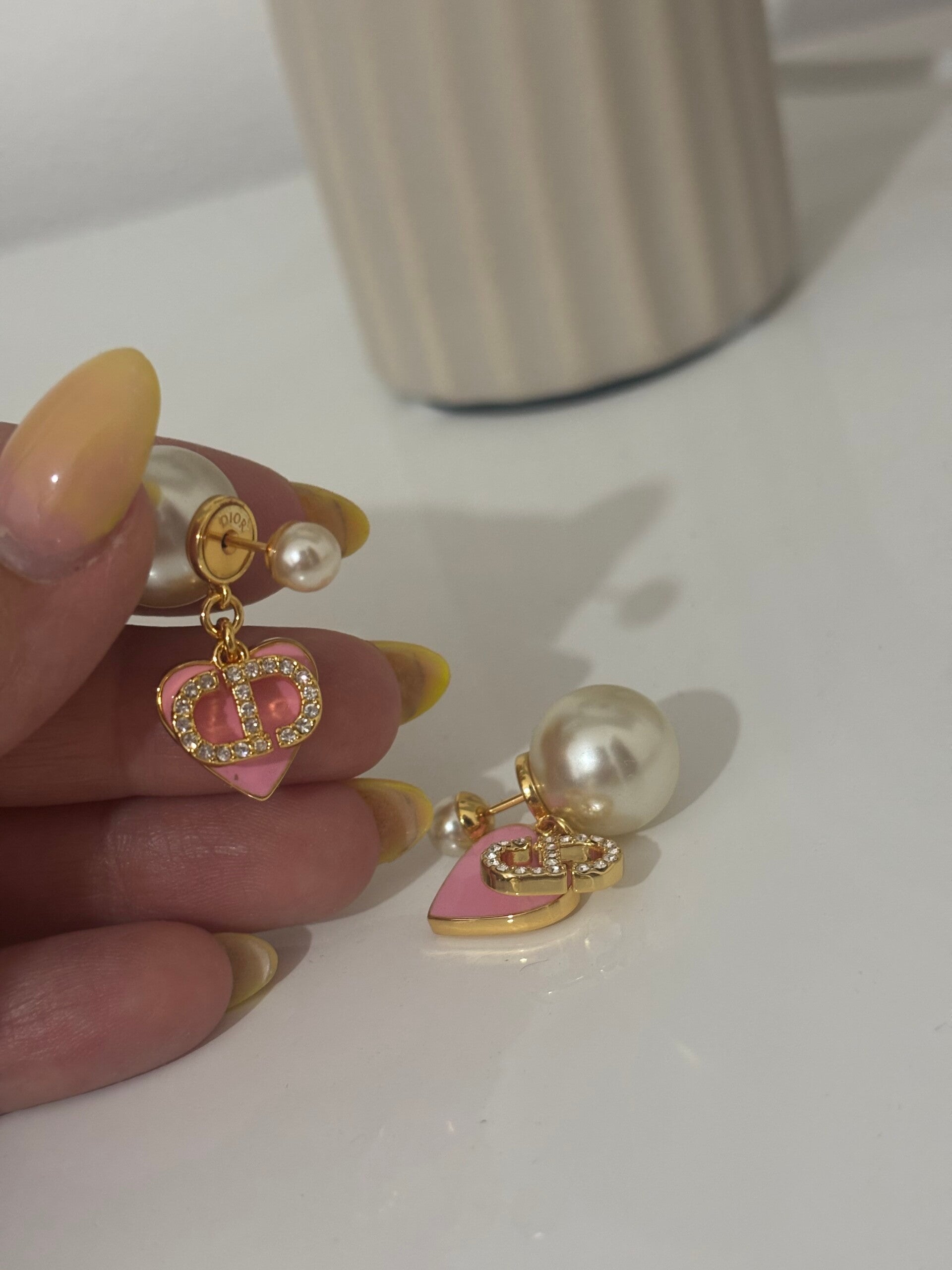 Orecchini pendenti cd cuoricino rosa