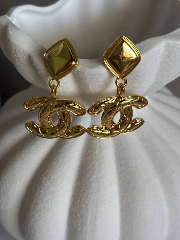 Orecchini vintage cc pendenti con logo intrecciato e trapuntato
