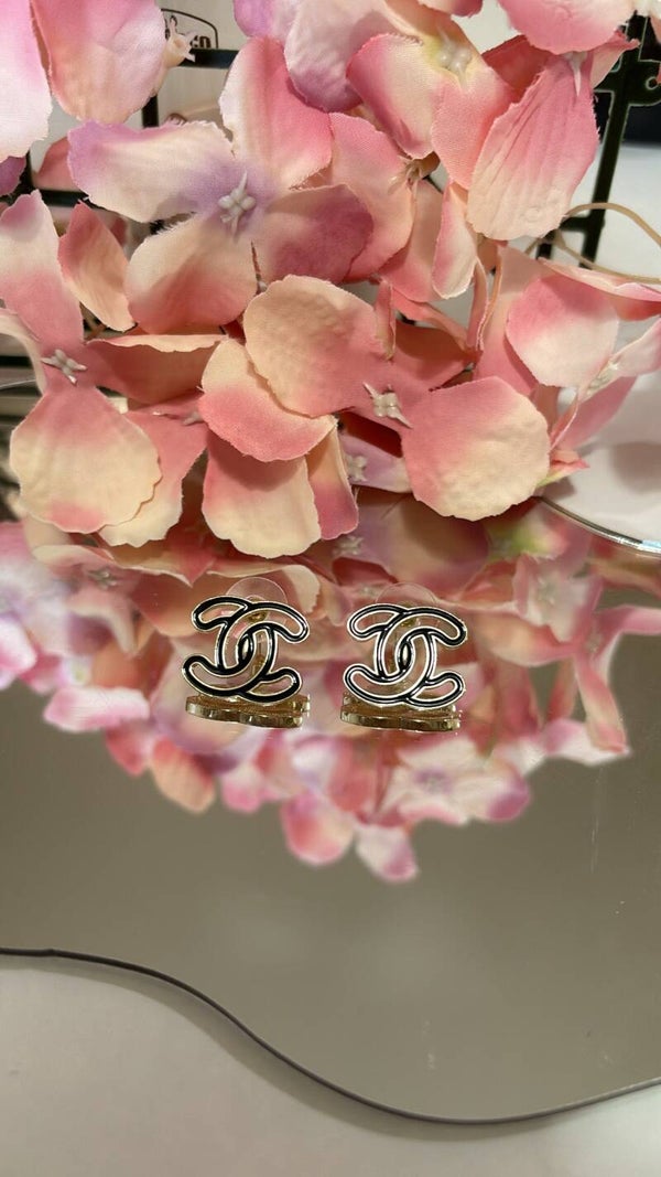 Orecchini in rilievo cc