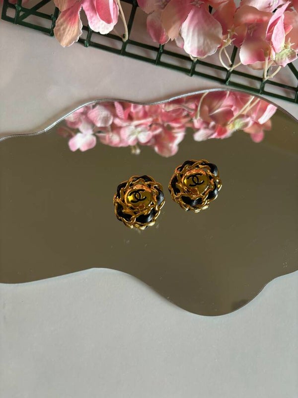 Orecchini a clip inserti in pelle cc