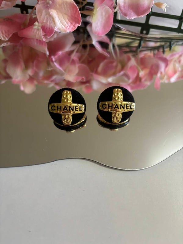 Orecchini vintage logo cc laterali velluto