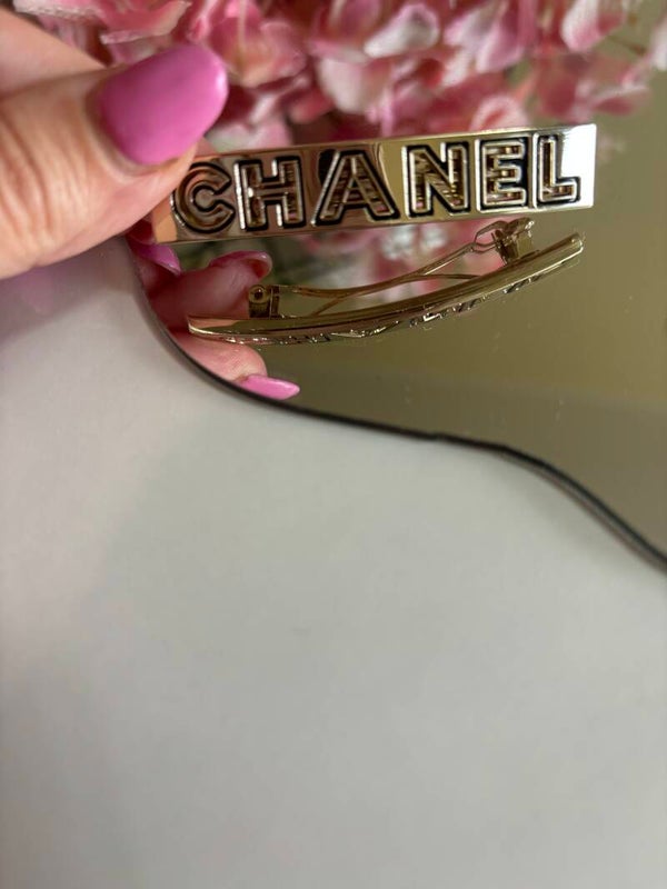 Fermaglio scritta nera cc