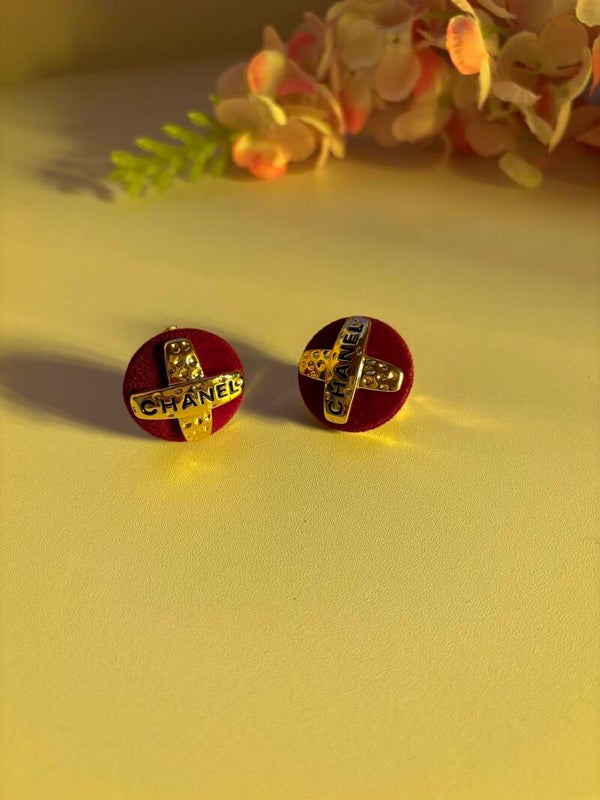 Orecchini a bottone clip laterali in velluto cc