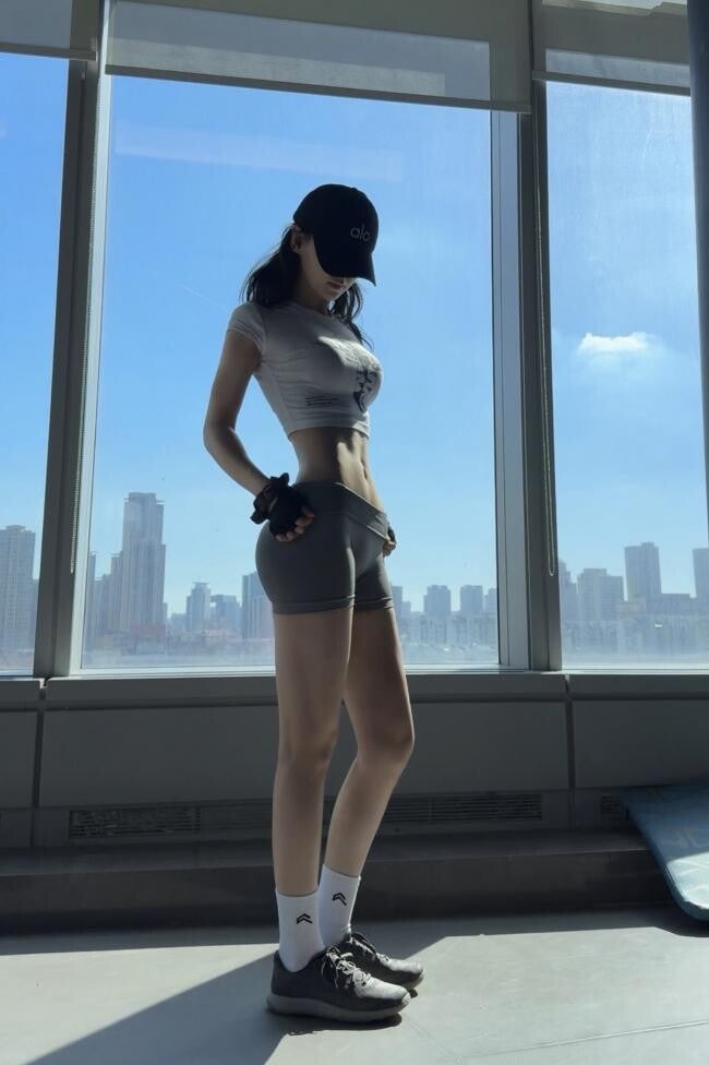 十分惹火的健身教練✨深圳  中国.广东 21岁身高167cm☎️7028866660