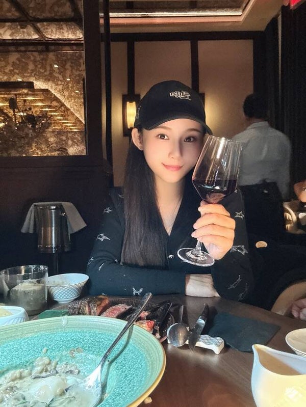 清秀妩媚.鑫鑫✨山东  中国.吉林 20岁身高166cm☎️702-886-6660