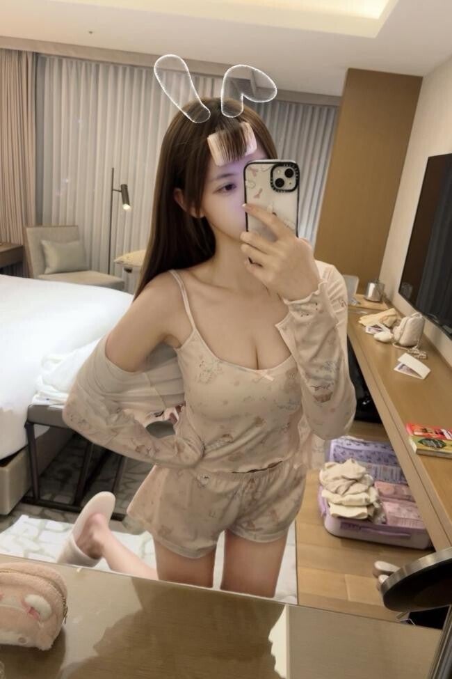 白幼瘦.很乖Bella✨浙江  中国.浙江 19岁身高165cm☎️7028866660