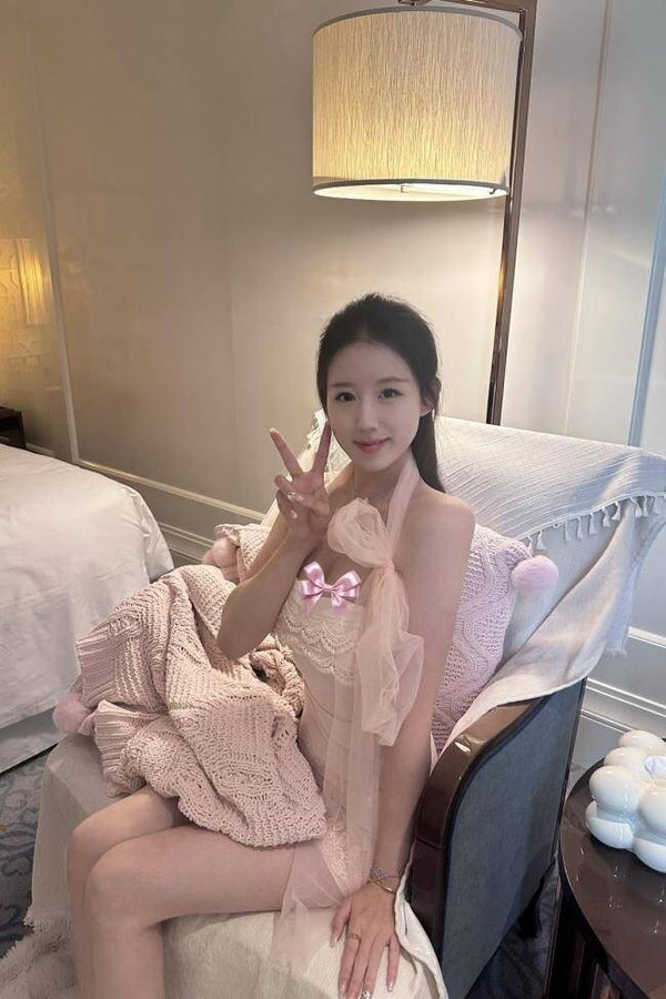 清纯.小橙子✨湖南  中国.湖南 21岁身高163cm☎️7028866660