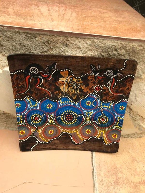 Light wooden bord aboriginal +22 cm