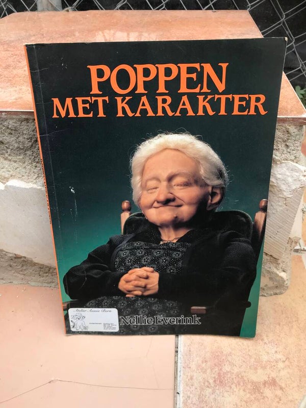 Poppenkarakter hobby book dutch