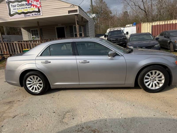 2014 Chrysler 300 - Clean & Comfortable Sedan