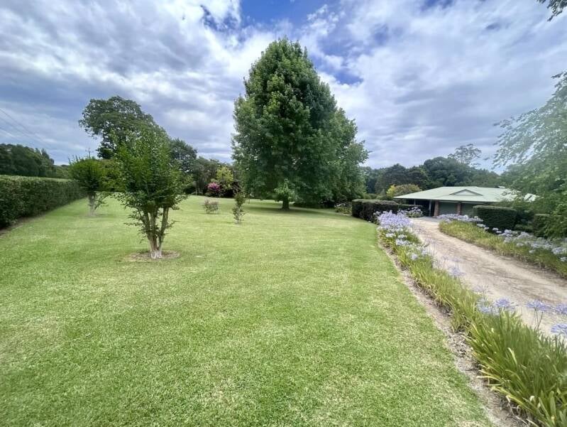 property maintenance coffs harbour, property maintenance Nambucca heads, property maintenance macksville, lawn mowing macksville, lawn care macksville, lawn mowing bonville, lawn mowing boambee, lawn mowing, edging, hedge trimming, whipper snipping