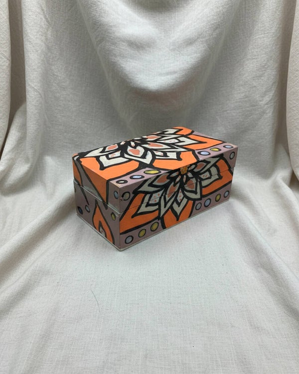 Caja de Madera Pintada a Mano - Diseño Mandala Geométrico en Naranja y Gris