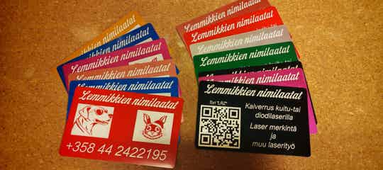 käyntikortit maalattua alumiinia