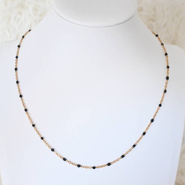 Fijne ketting met zwarte bolletjes
