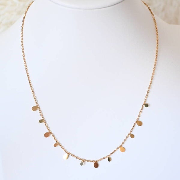 Ketting met kleine ovaaltjes in goud
