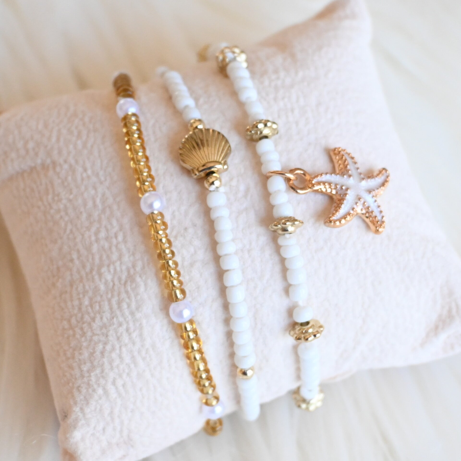 Set van 3 armbanden Ibiza beach in wit en gouden tinten