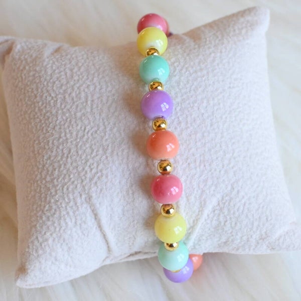 Elastische armband met zomerse kleurrijke parels